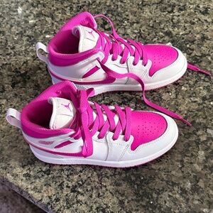 Girls grade school Air Jordan 1 Mid Sneakers